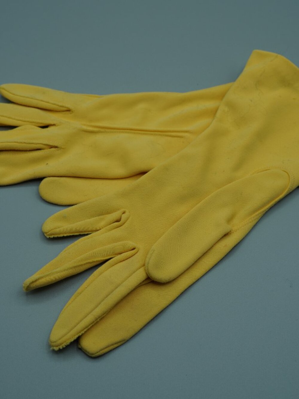 Vintage Butter Yellow Gloves Wrist Length Retro 60s Ladylike Church Gloves